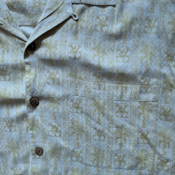 Tommy Bahama 100% Silk Floral Hawaiian Style Button Down Short Sleeve Button Shi - Picture 6 of 7